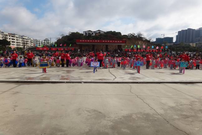 莊嚴(yán)地運(yùn)動(dòng)員宣誓——“我是最勇敢的，我是第一名”