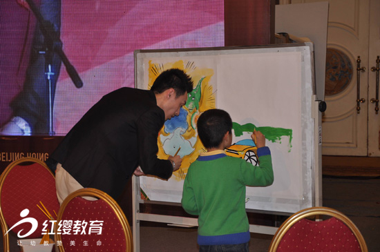 著名漫畫家白松及其天才學生何培寧現場作畫