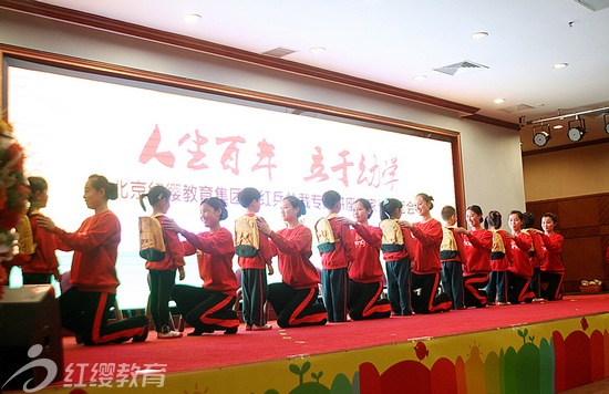 山東濰坊紅纓皇家國(guó)際幼稚園召開(kāi)專家報(bào)告會(huì)
