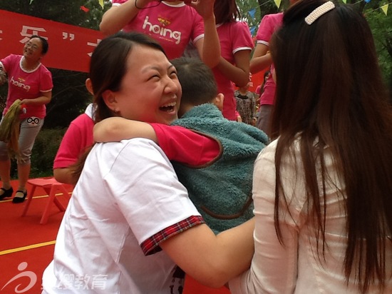 山西介休紅纓七彩陽光國際幼兒園舉辦大型親子運(yùn)動會