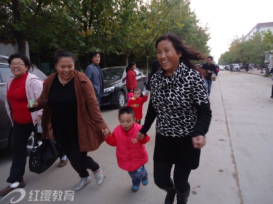 陜西寶雞紅纓愛德華教育舉辦首屆親子馬拉松活動(dòng)