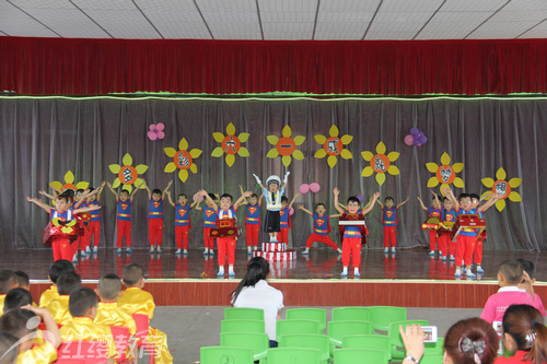 山東德州齊河紅纓紅太陽幼兒園舉辦慶六一跳蚤市場(chǎng)活動(dòng)