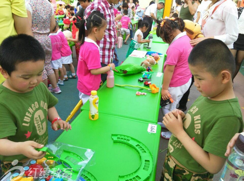 山東德州齊河紅纓紅太陽幼兒園舉辦慶六一跳蚤市場(chǎng)活動(dòng)