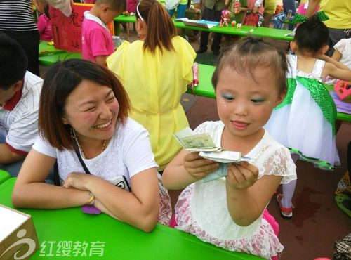 山東德州齊河紅纓紅太陽幼兒園舉辦慶六一跳蚤市場(chǎng)活動(dòng)