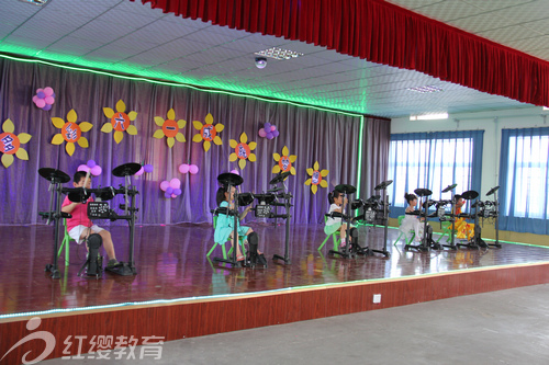 山東德州齊河紅纓紅太陽幼兒園舉辦慶六一跳蚤市場(chǎng)活動(dòng)