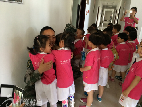 內(nèi)蒙古呼和浩特紅纓快樂天使幼兒園參觀軍營活動 
