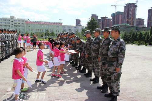 內(nèi)蒙古呼和浩特紅纓快樂天使幼兒園參觀軍營活動 