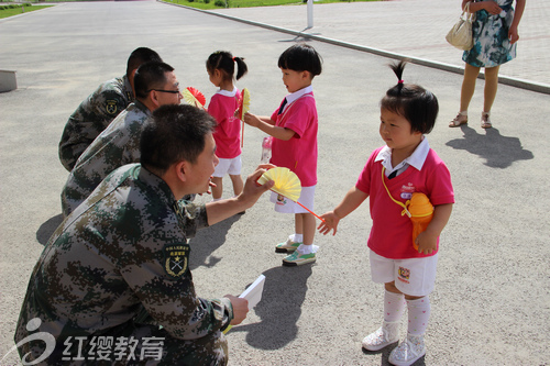 內(nèi)蒙古呼和浩特紅纓快樂天使幼兒園參觀軍營活動 