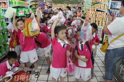 湖北丹江口紅纓陽(yáng)光寶貝幼兒園社會(huì)實(shí)踐活動(dòng)
