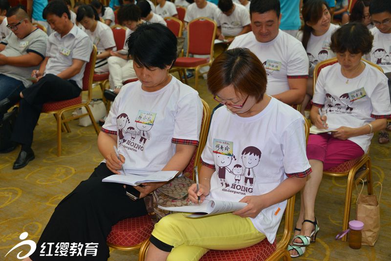 認(rèn)真聆聽，仔細(xì)記錄