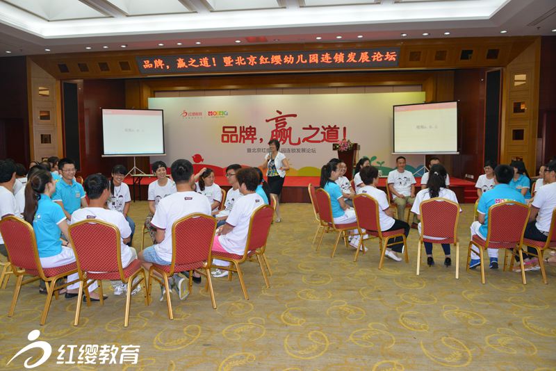 團團圍坐，交流無限