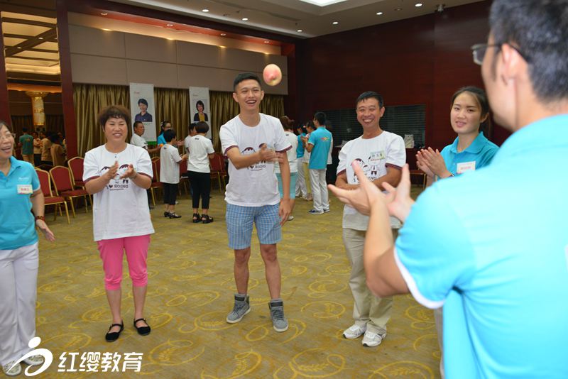 簡單的動作，深厚的情誼