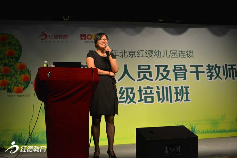 吳春艷老師對(duì)音樂(lè)展示活動(dòng)進(jìn)行系統(tǒng)培訓(xùn)