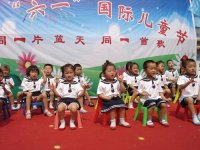 小一班英語(yǔ)歌曲表演，看唱的多認(rèn)真！