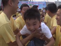瞧他樂(lè)的！