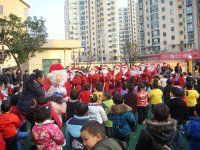 圣誕老公公排著隊伍來啦。。。。。。