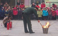 點(diǎn)火了每一雙緊張的眼睛瞪得大大的。