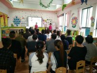 在會議中各班家長都能認真學(xué)習(xí)，仔細聆聽，用自己的行動來支持老師們的工作！發(fā)現(xiàn)問題，共同探討，為了孩子們更好的進步與成長......