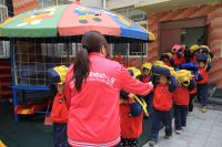 拉薩小精靈藝術(shù)幼兒園開展地震應(yīng)急避險(xiǎn)演練