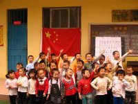 通過一系列的趣味教育活動不僅培養(yǎng)了幼兒熱愛祖國媽媽的情感，增強(qiáng)幼兒作為中國人的自豪感，同時(shí)加強(qiáng)家園共育，獲得家長的認(rèn)同和贊揚(yáng)。
