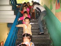 演習(xí)結(jié)束后，老師還為幼兒講了火警電話及發(fā)生火災(zāi)的自救方法，有效增強了全園師生的消防安全意識，提高了幼兒的自救自護能力。