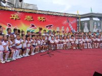 幼兒打擊樂(lè)表演。