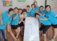 花兒朵朵對的隊(duì)名和隊(duì)標(biāo)。