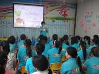 主持人匯報本次月總結(jié)活動的內(nèi)容！