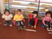 孩子們在蒙班上課！