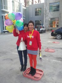 園長(zhǎng)親自深入社區(qū)宣傳“獻(xiàn)愛(ài)心，傳教育”活動(dòng)